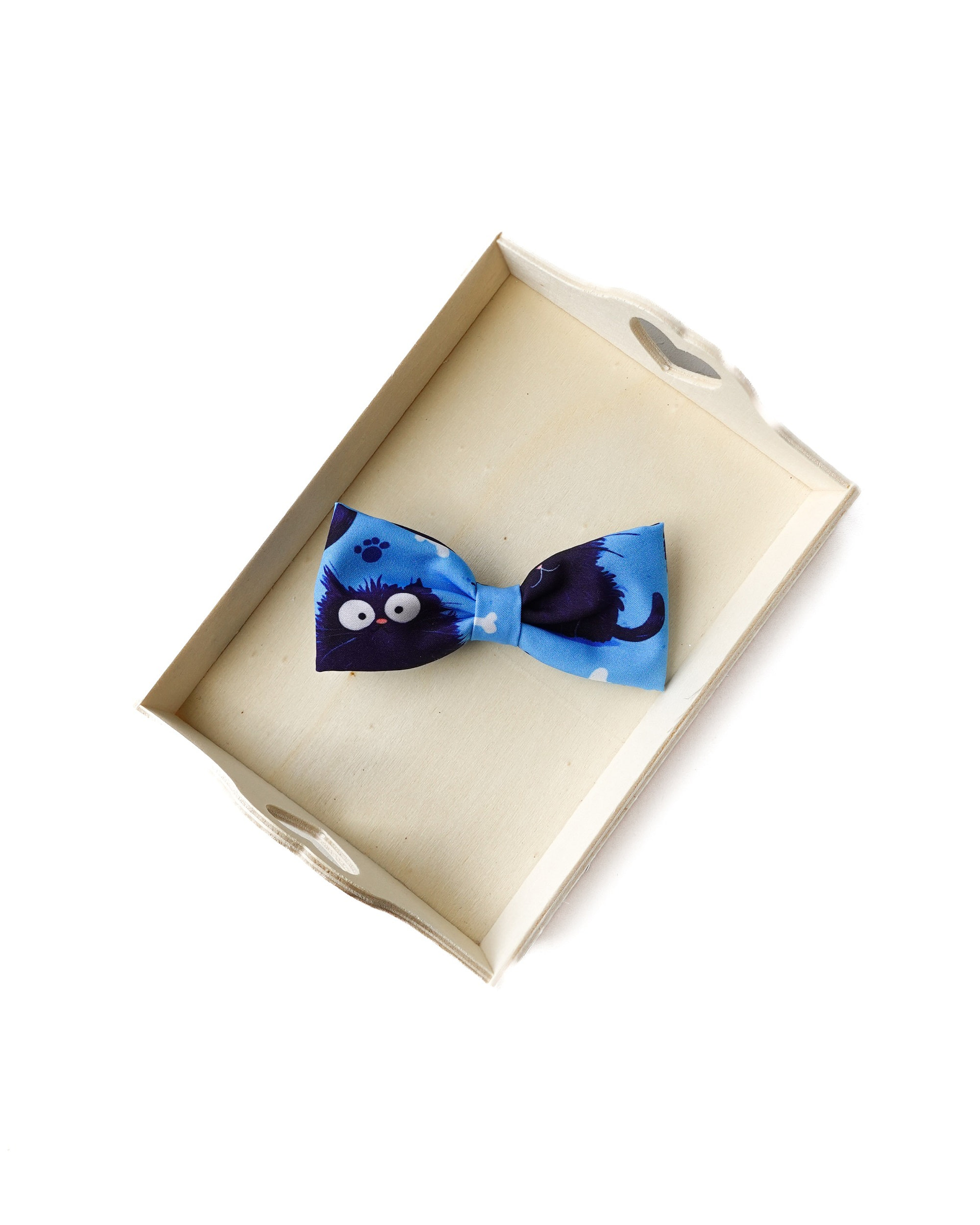 blue cat bow small Handmade blue fabric hair bow with cute cat print, displayed on a wooden tray.