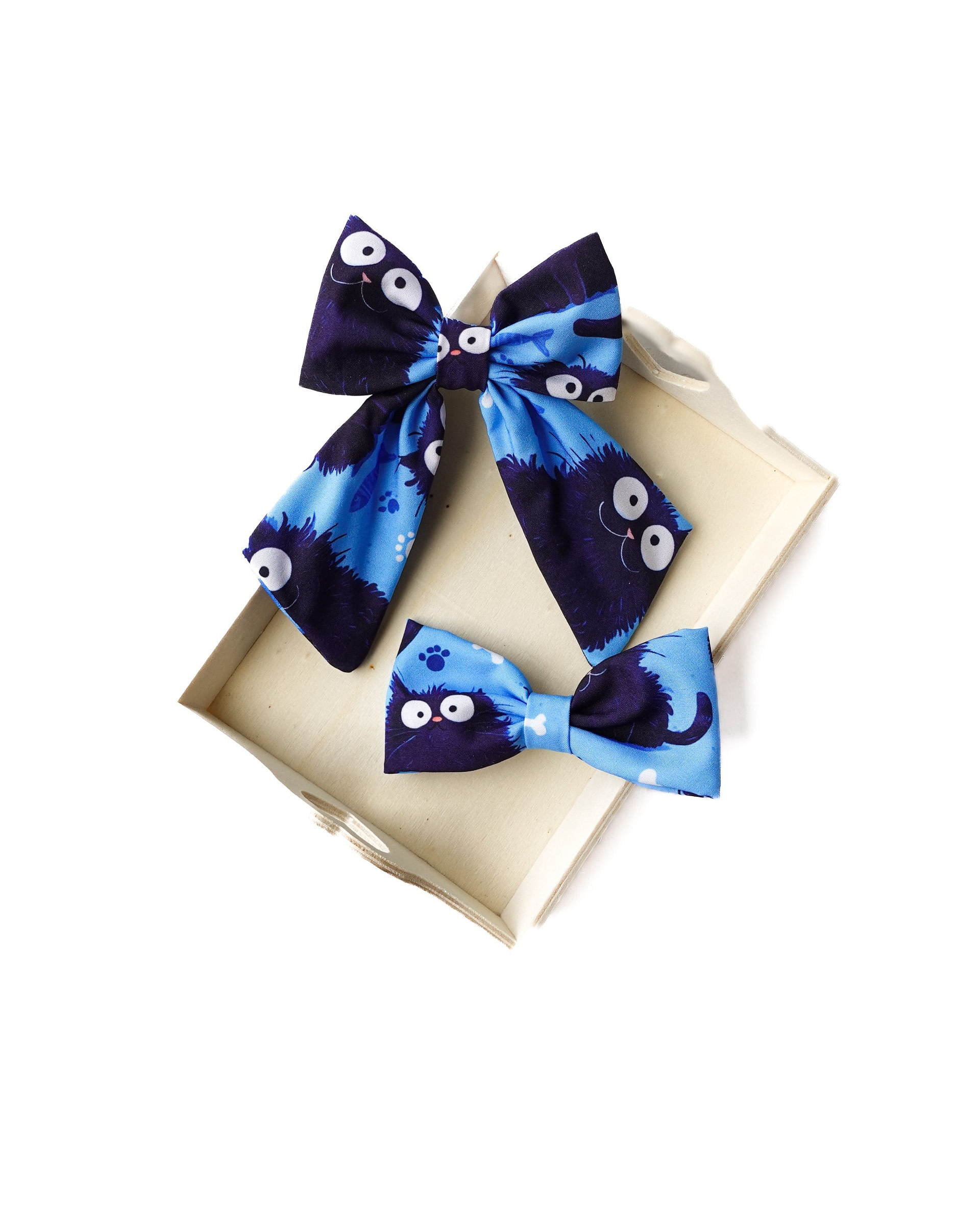 blue cat bow two Blue cat print hair bows set for baby and toddler, handmade fabric bows on headband and clip.
