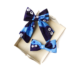 Blue cat print hair bows set for baby and toddler, handmade fabric bows on headband and clip.
